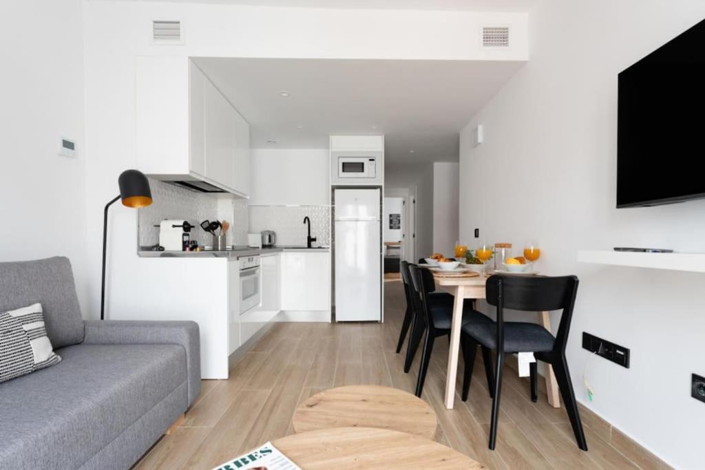 Apartment Ct 326 - Faro's Center - Close To & Amenities *