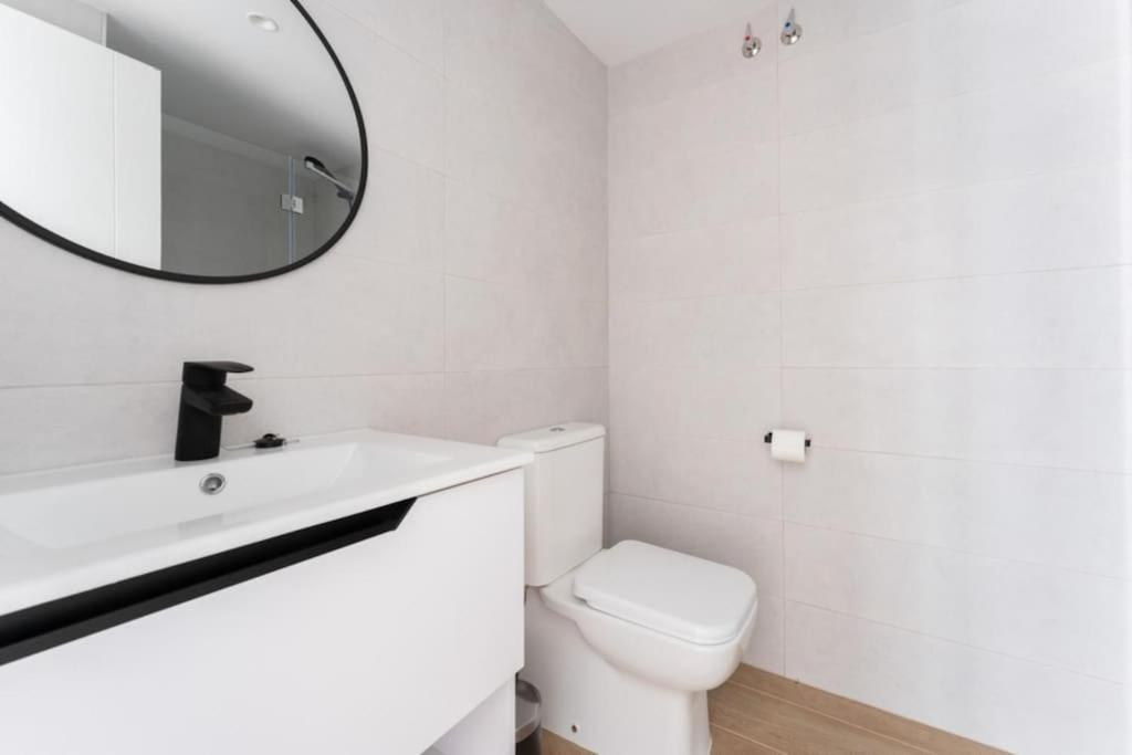 Ct 326 - Faro's Center - Close To & Amenities *
