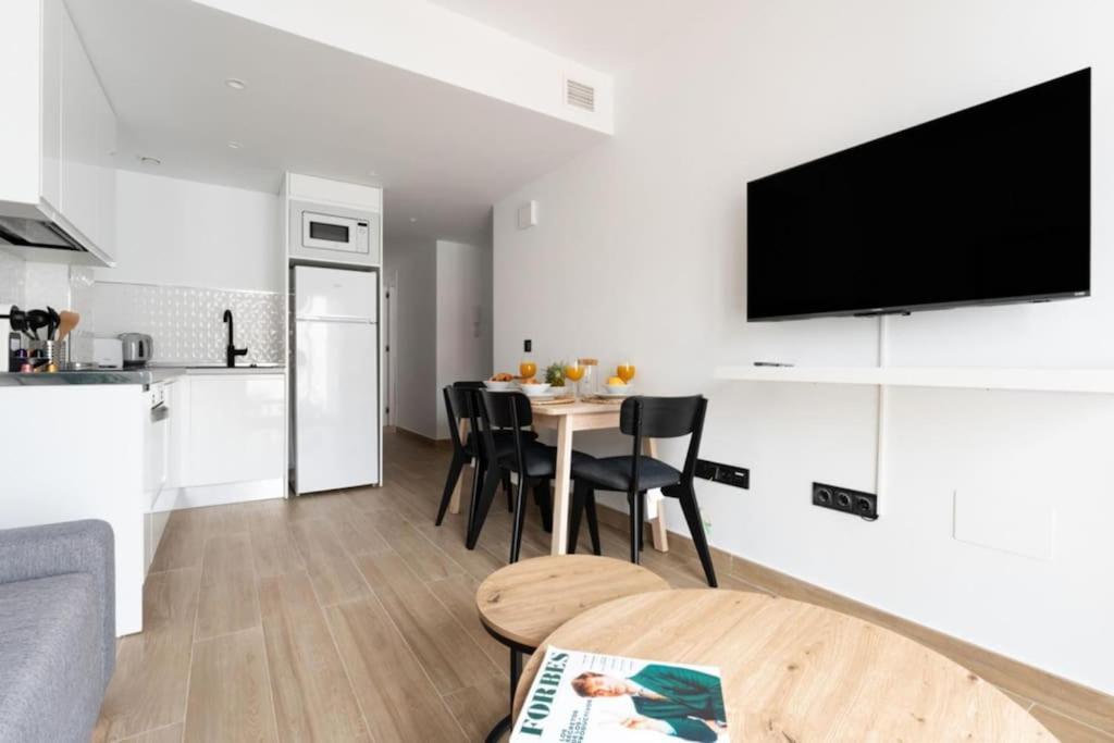 Ct 326 - Faro's Center - Close To & Amenities